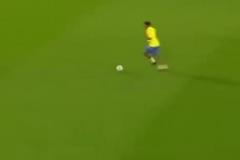 降維打擊！45歲小羅再現(xiàn)牛尾巴過人！微笑單挑門將輕松打進(jìn)