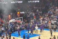 杜蘭特在雷霆主場(chǎng)被這樣漫天噓聲對(duì)待，應(yīng)該不會(huì)回雷霆的吧？