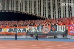 賽后泰山球迷統(tǒng)一高喊：干死國安！