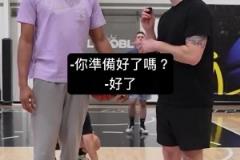 麥迪挑戰(zhàn)邊投籃邊猜 NBA 球員，投籃答題都很準(zhǔn)
