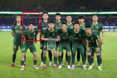 賽前已得知？浙江首發(fā)合影似乎特意空出一人，此前合影未分散過(guò)