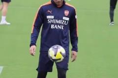 看看日本前國(guó)腳乾貴士的顛球！這節(jié)奏太舒服了