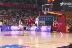 這身體天賦！迪亞洛連續(xù)釘板大帽 展現(xiàn)恐怖彈跳的視覺沖擊