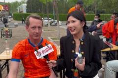 英國足球哥接受美女主持采訪：我最喜歡王大雷，因?yàn)樗畔矚g泰山