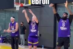 從解散吧到揚(yáng)帆起航！媒體人大史一個(gè)賽季對(duì)快船態(tài)度的轉(zhuǎn)變~