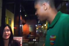 太接地氣了當(dāng)年滿大街找希臘式漢堡的字母哥，是真的青澀啊…