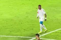 復(fù)出兩場又傷退！內(nèi)馬爾無對抗坐地上，大腿不適被換下