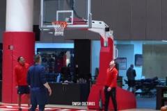 全力備戰(zhàn)！哈登與博格丹在今日全隊(duì)訓(xùn)練結(jié)束后加練了三分