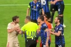 阿切爾比在穆勒面前滑跪慶祝嘲諷，兩人發(fā)生口角