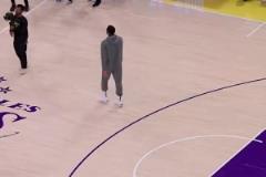 有趣的一個人！東契奇的賽前日常：雜技，打賭俯臥撐，給粉絲簽名