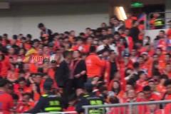 京魯大戰(zhàn)如此火爆！現(xiàn)場超5000名泰山球迷為球隊加油