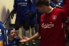 簡直太皮了！一己之力戲耍世界級中場+后衛(wèi)！