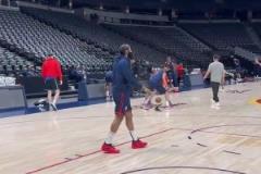 征戰(zhàn)丹佛高原！哈登和小卡適應(yīng)場(chǎng)地，訓(xùn)練態(tài)度非常認(rèn)真