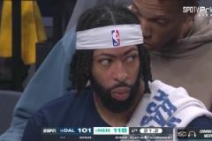 獨行俠的賽季結束了！濃眉板凳席兩眼無神，克萊也低頭不語！