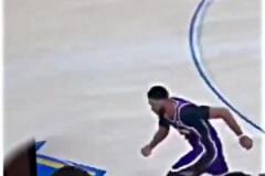 下賽季再戰(zhàn)！經(jīng)典名場面：玩2K時自己也受傷，濃眉繃不住了！