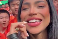 哈哈！克雷桑女友現(xiàn)場觀戰(zhàn)京魯大戰(zhàn)