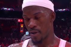 看來(lái)今天真累了！庫(kù)里賽后接受奧尼爾采訪(fǎng)：再也不想投三分了