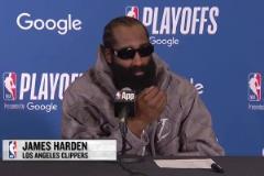 哈登：小卡沒有得到應(yīng)有的贊譽(yù)！他過去只是因?yàn)橐恍┳约簾o法控制的原因缺席比賽