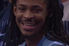 真損！網(wǎng)友惡搞：看莫蘭特和SGA表情，不知道以為雷霆落后50分！