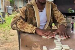 癮是真大巴特勒上午還在球館練球，下午就跑鄉(xiāng)下打牌去了