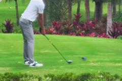 網(wǎng)友曬易建聯(lián)打高爾夫球：要是大哥還在廣東就不會被山西淘汰了…