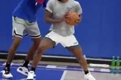 非常重視！晚上7點的比賽，詹姆斯1點40就到達(dá)球館了