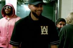 火勇G2球員們帥氣入場(chǎng)但白魔怎么在庫里身后“貼防”啊