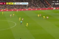 槍手再次被扳平！薩利巴后場送禮，馬特塔吊射空門得手