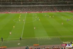 怎么想的？厄德高示意回傳門將，薩利巴仍傳厄德高導(dǎo)致送禮