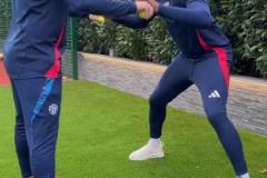 C羅時(shí)隔多年再次回到皇馬很多熟悉的面孔也都出現(xiàn)了~