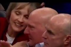 鮑爾默終于揚(yáng)眉吐氣了一回，這老頭投資這么多錢，總算迎來了轉(zhuǎn)機(jī)