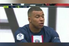 姆總不講武德名場(chǎng)面！姆巴佩佯裝散步轉(zhuǎn)身偷襲門(mén)將打空門(mén)！