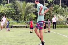 文班亞馬放假踢野球 網(wǎng)友：這天賦不打籃球可惜了