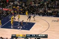 又一幅世界名畫！愛德華茲身后掏球，隨后殘暴隔扣東契奇！