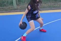 歐文女球迷，連運球都跟偶像一樣這么絲滑啊