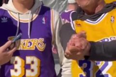 想對獨行俠GM說什么？湖蜜：謝謝你Nico 我們要給你立雕像