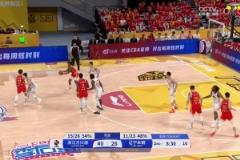 火藥味十足！孫銘徽與鄢手騏卡位糾纏，隨后被后者頂?shù)?，鄢手騏被判違體！