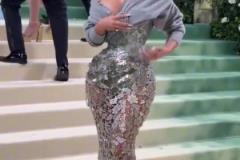 金-卡戴珊紅毯現(xiàn)場，這樣穿屬實有點保守了