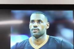 雷迪克開會布置戰(zhàn)術(shù).....沒想到戰(zhàn)術(shù)就是使用秘密武器