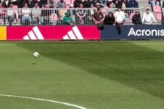 以后又是一個(gè)球星？阿賈克斯青年隊(duì)小球員“碾壓”大版鋼巴小球員