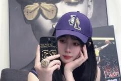 女詹密穿紫色高跟鞋+23號球衣：湖人加油呀??！