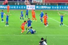 泰山隊(duì)球迷實(shí)拍，這球不需要看下VAR嗎