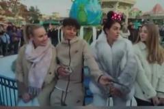 看上了？迷你羅被小美女問及是否有女友，迷你羅有點害羞了