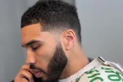 這造型如何呢？近距離展示塔圖姆的發(fā)型！