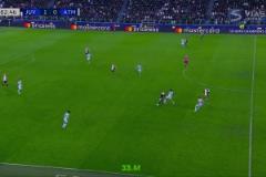 這也算福利??？利物浦女球迷朝著自己噴射香檳