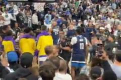 恩怨不少！終場(chǎng)后，華子帶頭來到湖人替補(bǔ)堆，雙方輕微爭(zhēng)吵