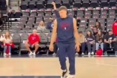 實(shí)拍：大鯊魚奧尼爾在邁阿密停車給小費(fèi)！