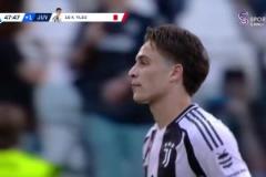 不應(yīng)該！伊爾迪茲肘擊對(duì)手被出示直紅罰下！