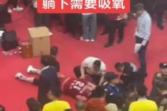 強(qiáng)度太大！山西中鋒劉傳興遭遇呼吸性堿中毒倒地不起