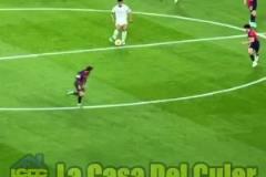 庫(kù)巴西這一攔截直接讓貝林厄姆抱頭，隨后巴薩進(jìn)球了